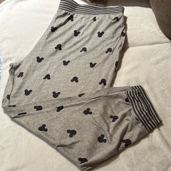 Gray Pajama Women’s Set with Black Mickey Mouse Print BNWOT 3X - Picture 5 of 8